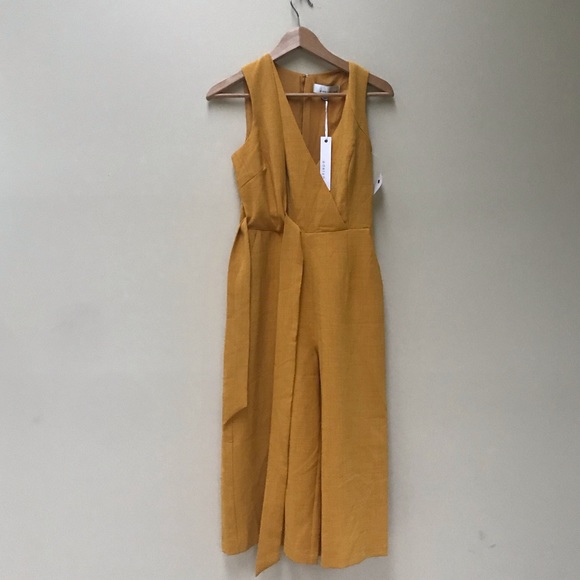 Mustard Capri pant suit with tie and duo slit back - Picture 2 of 8